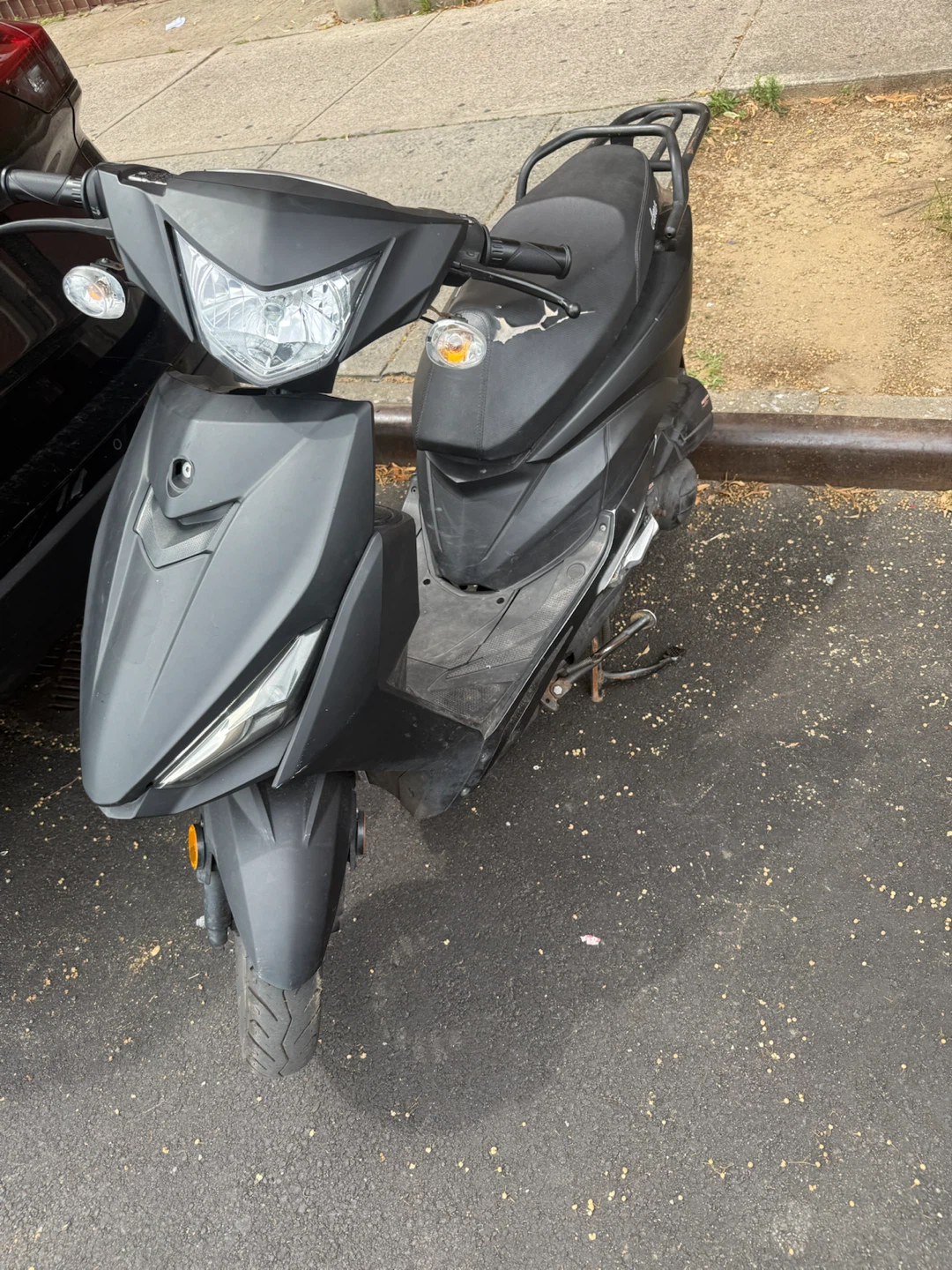 Black moped 200cc clean vin