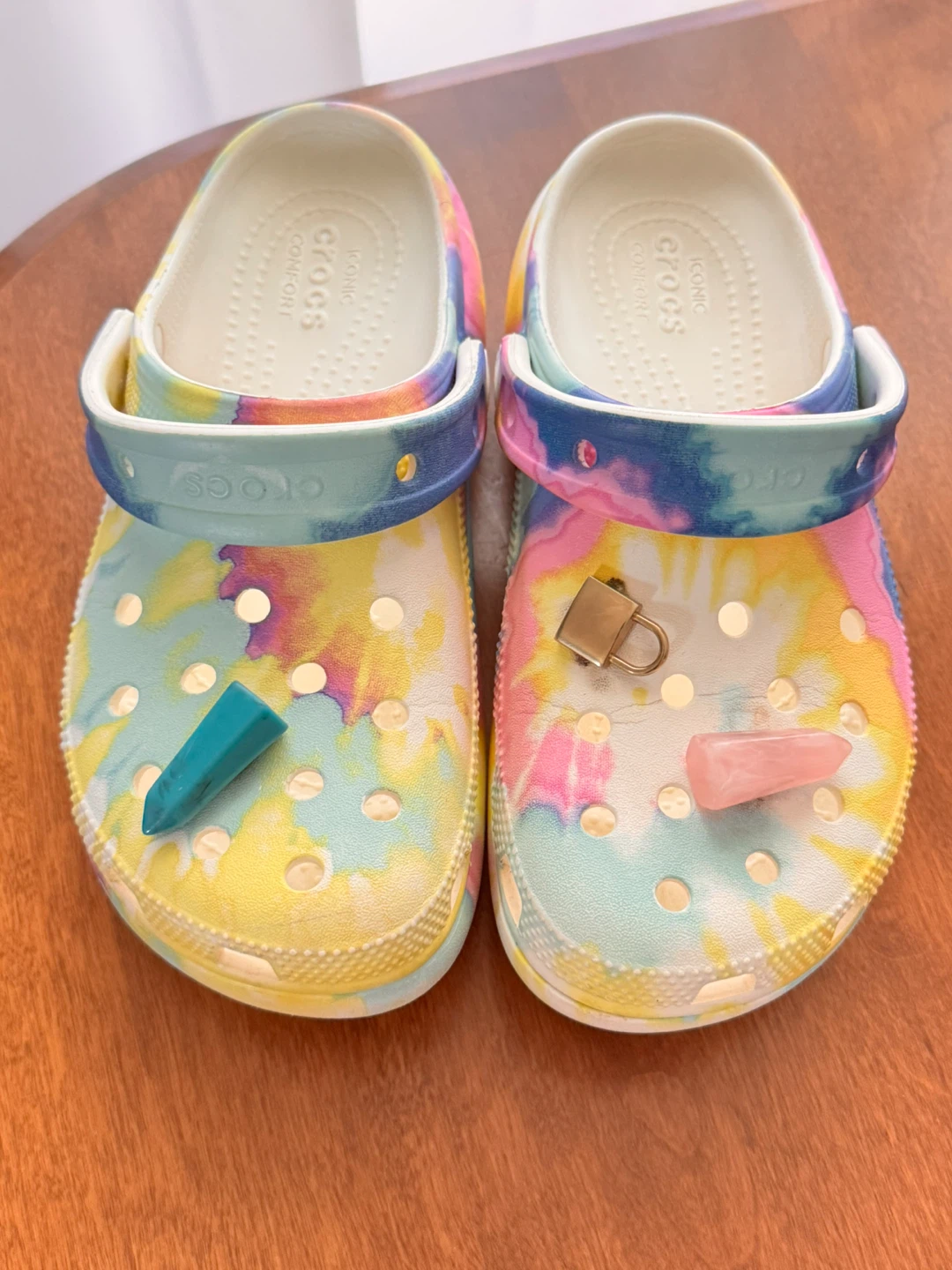 Crocs Tie-Dye Clogs Size W6 ladies