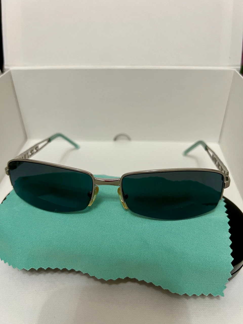 Fendi Sunglasses with Case - photo 2