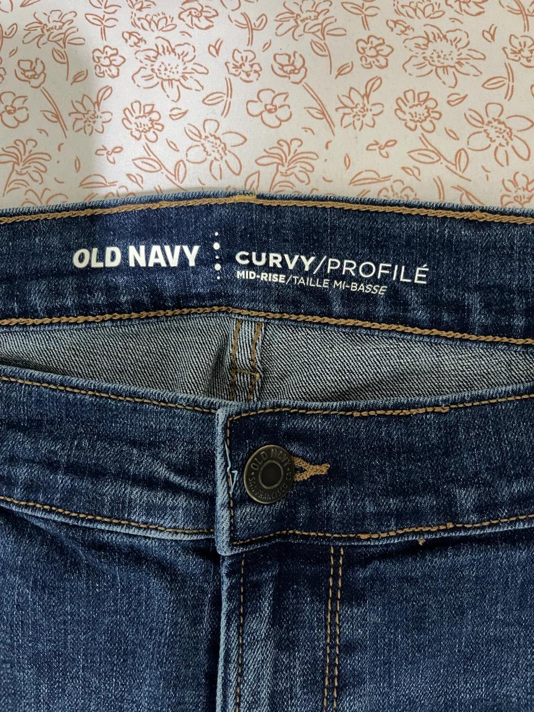 Old Navy Curvy Profile Mid-Rise Jeans - photo 5