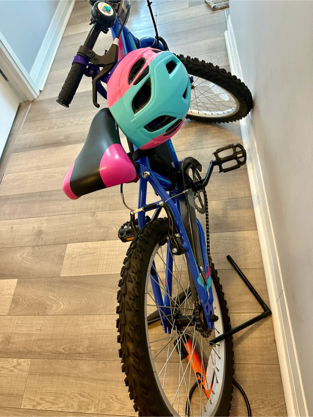 Super cycle charge bike (Helmet and bag included) 6 -10 year - photo 5