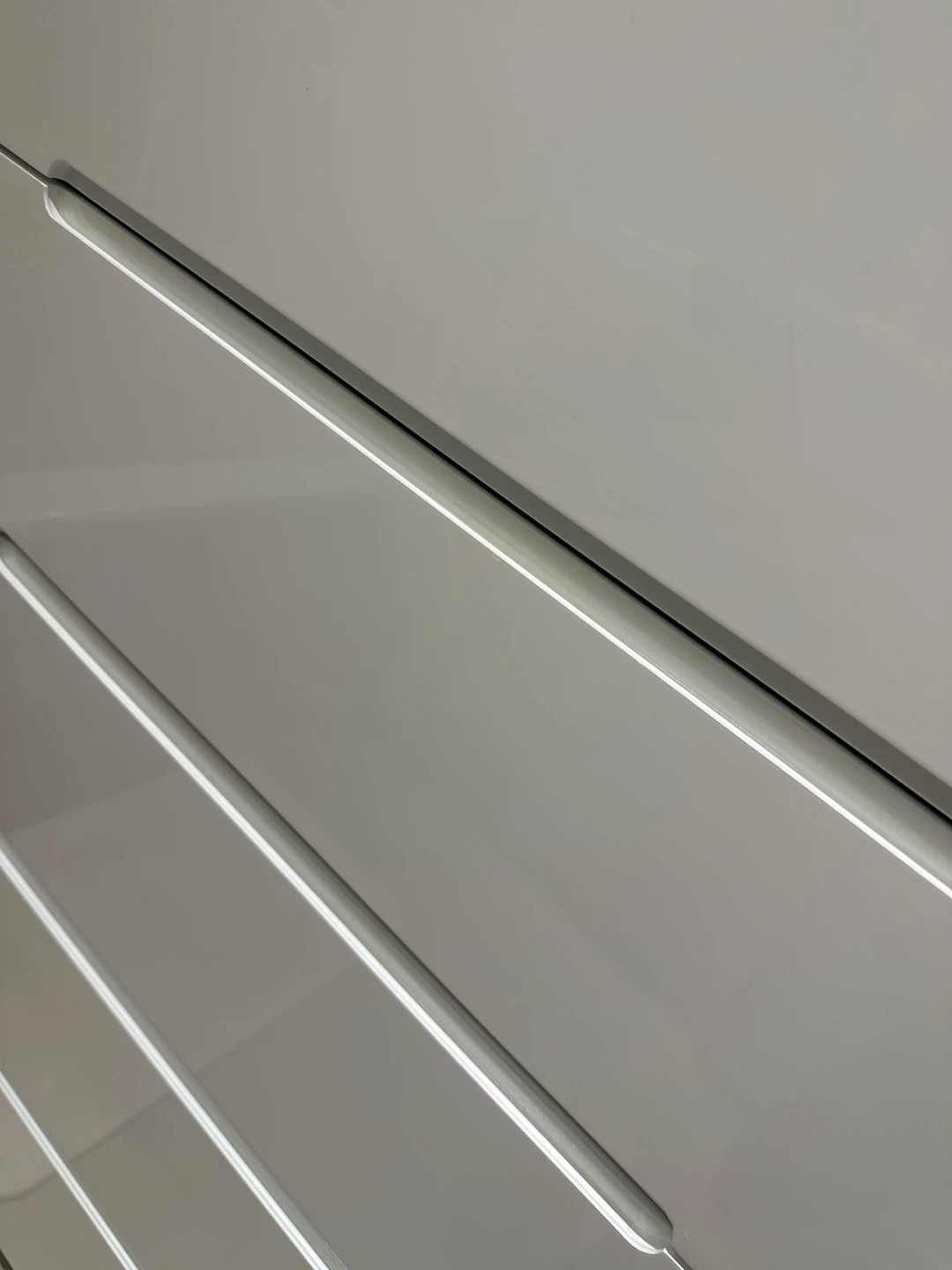 White Glossy 4-Drawer Chest - photo 5