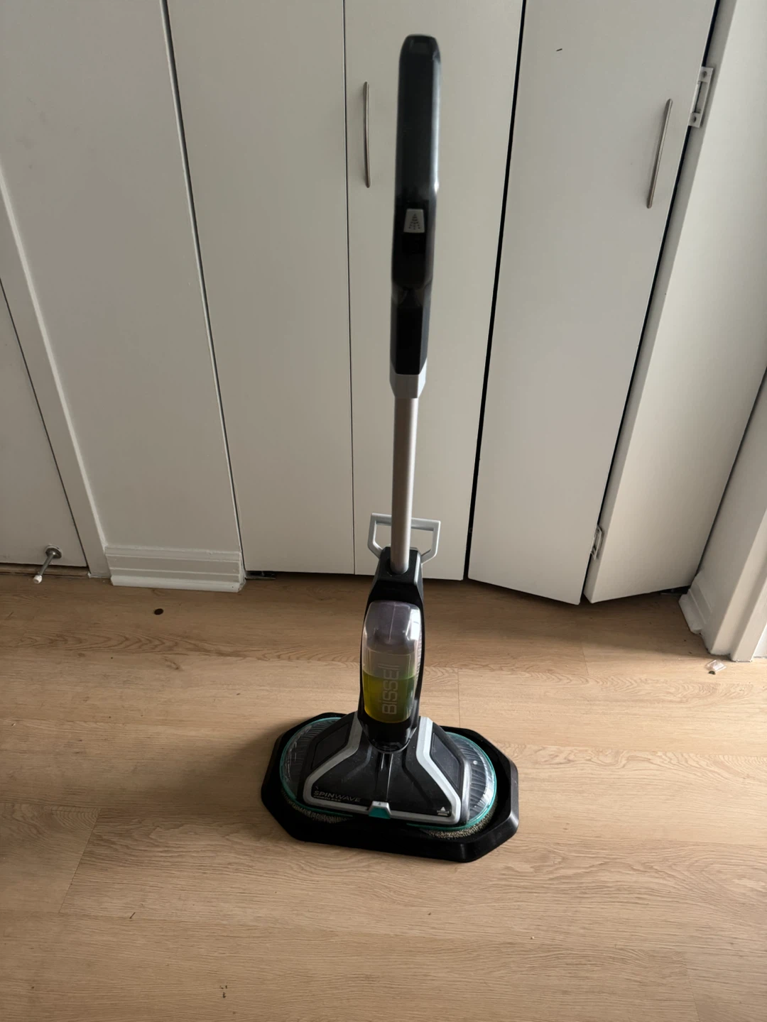 Bissell SpinWave Cordless Hard Floor Cleaner - photo 2