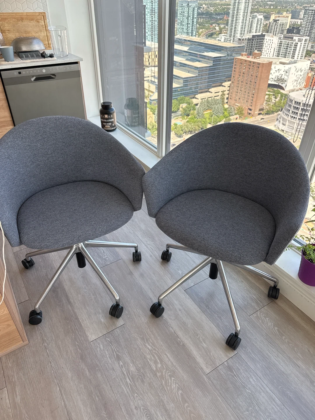Set of 2 Grey Swivel Office Chairs - photo 2