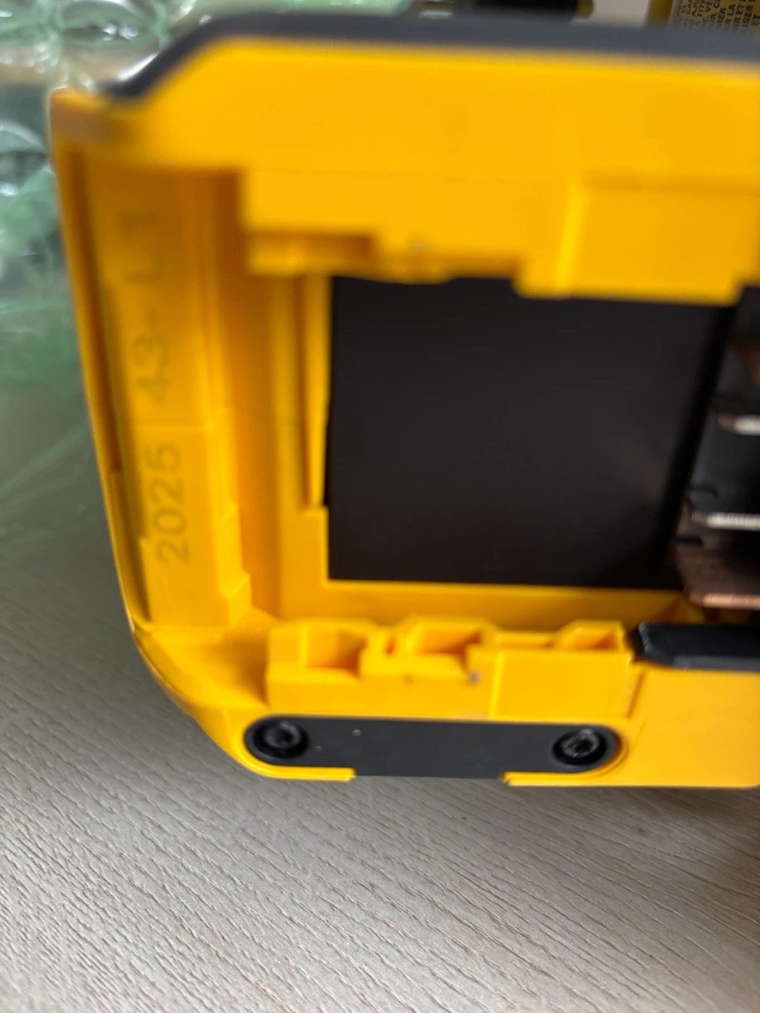 DEWALT XR Brushless Circular Saw with 20V 4AH Battery & Charger - photo 4