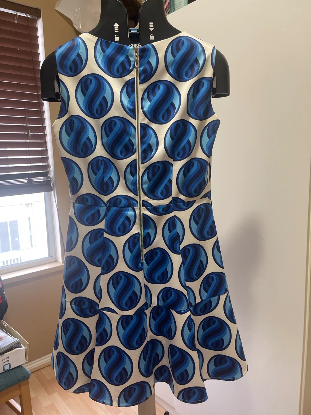Women's Sleeveless Blue Geometric Print Dress - photo 3