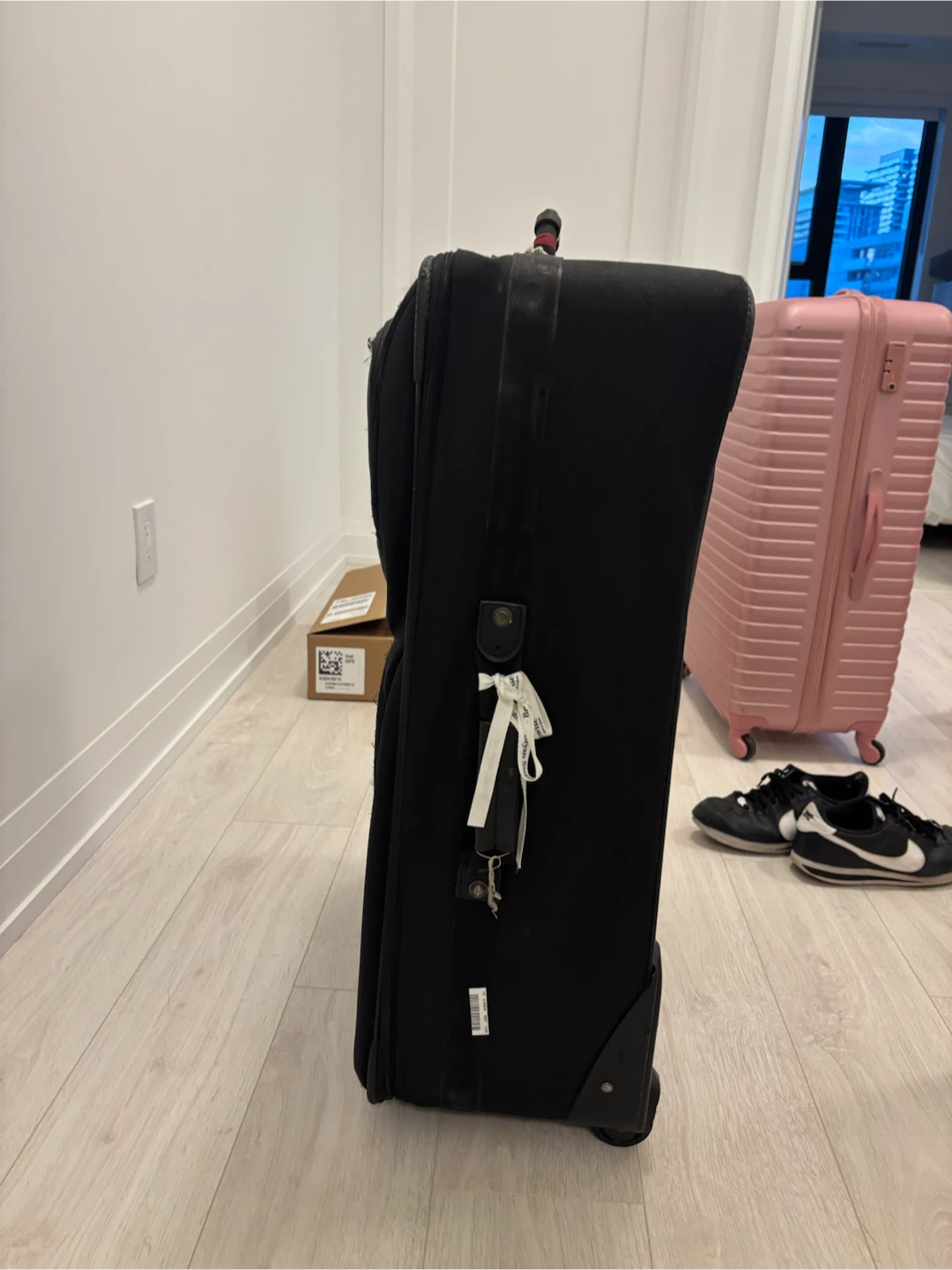 Samsonite Black Wheeled Suitcase - photo 3