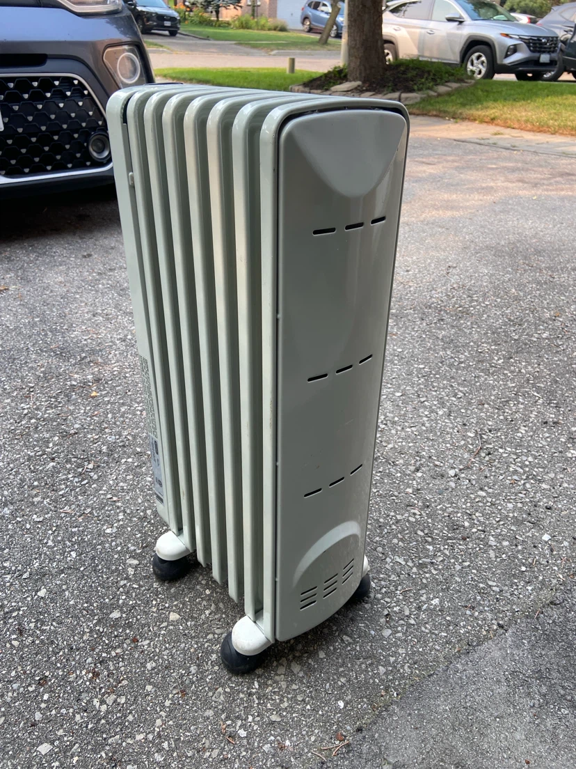 DeLonghi Oil Heater - photo 3