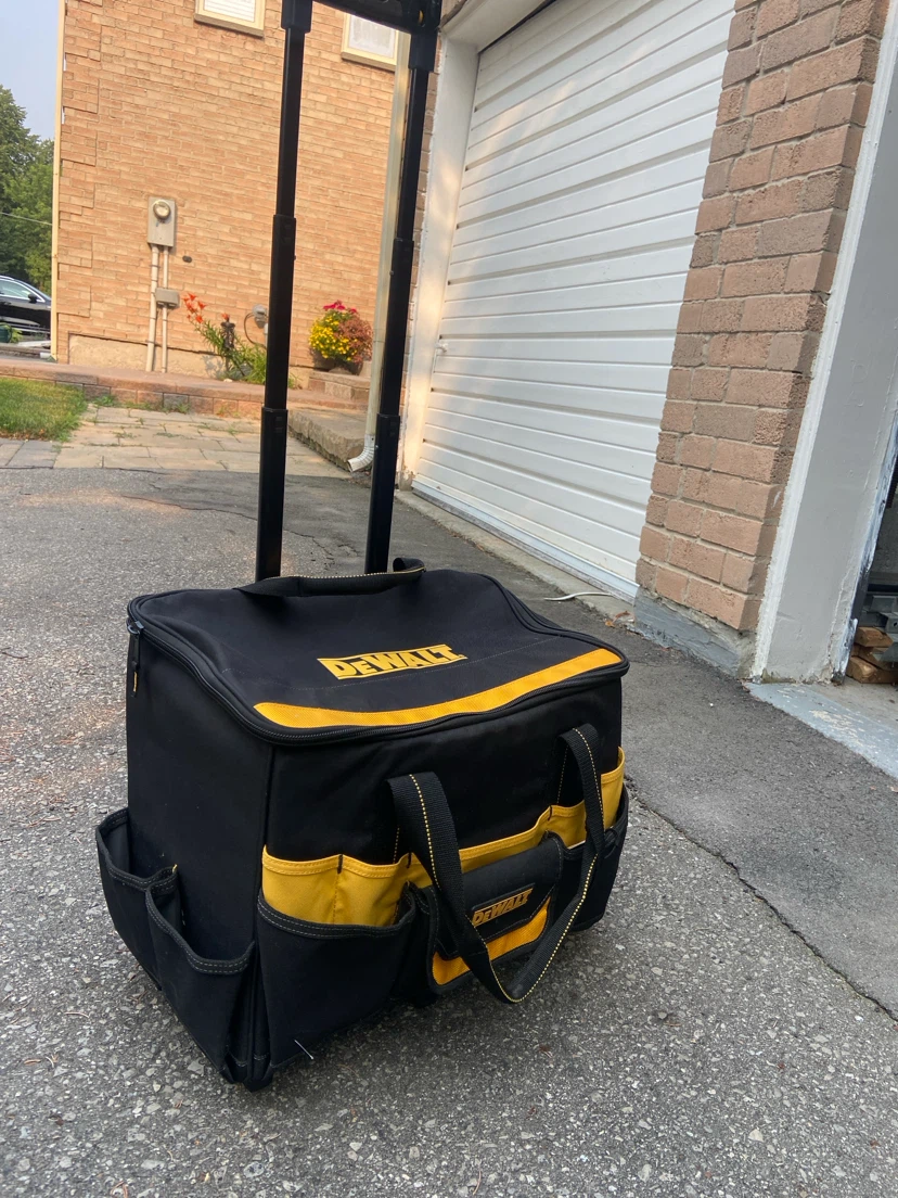 DEWALT Rolling Tool Bag - photo 2