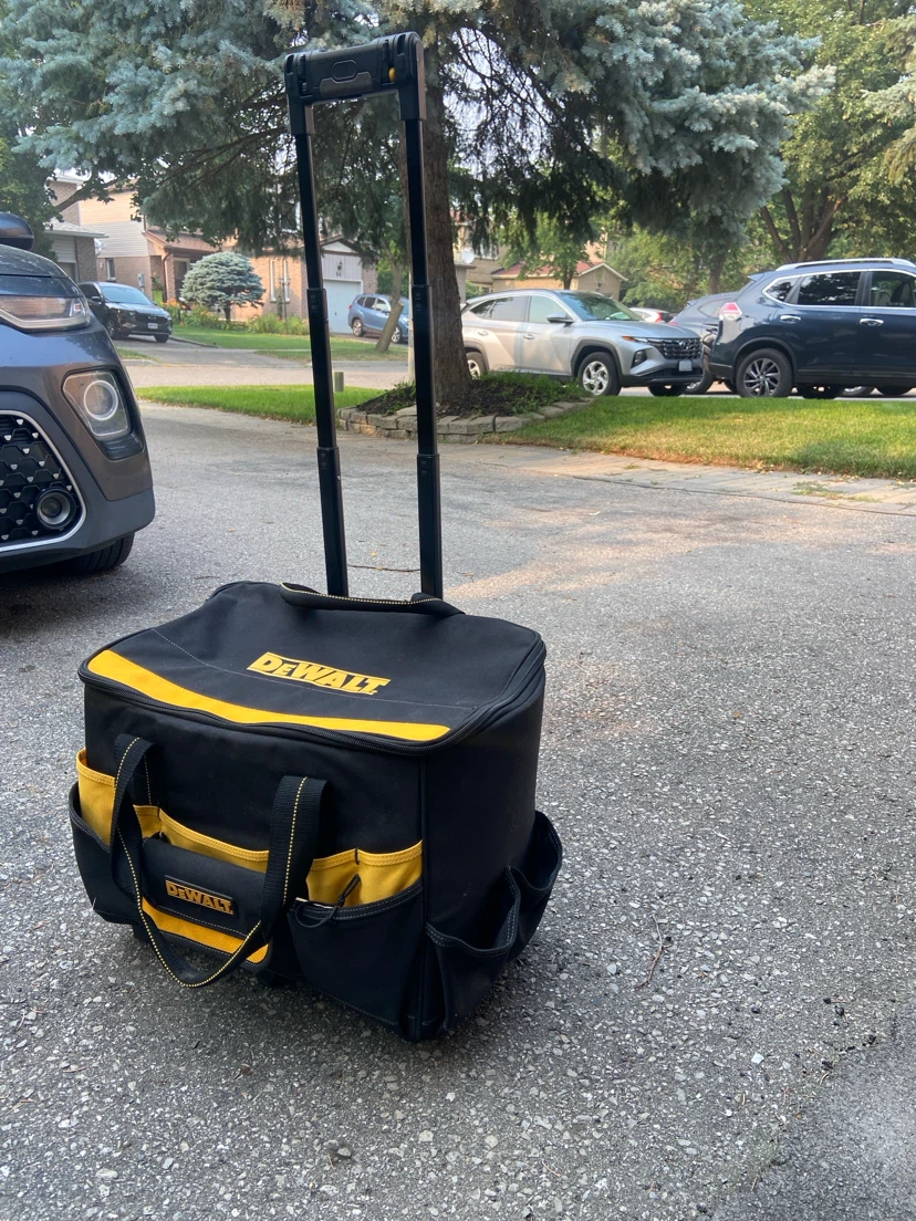 DEWALT Rolling Tool Bag - photo 3