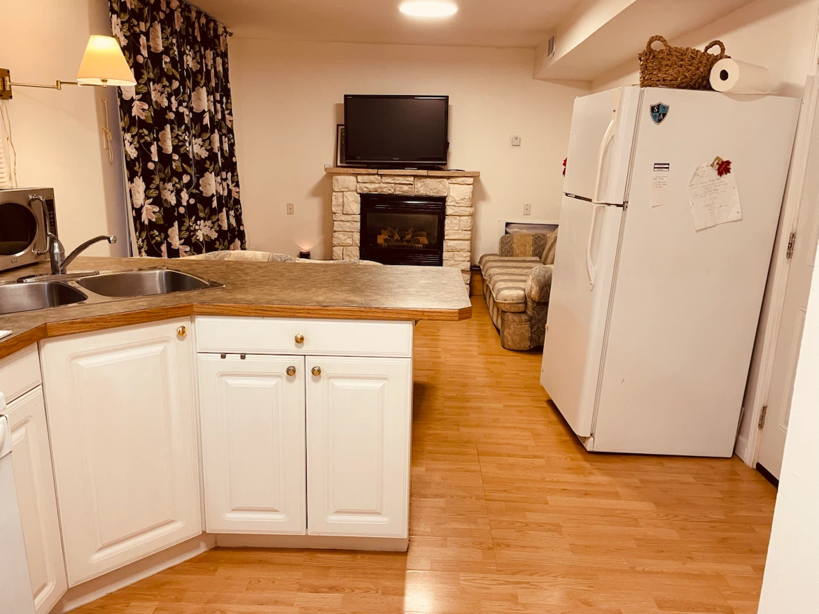 2 bdrm suite for rent fully furnished - photo 2
