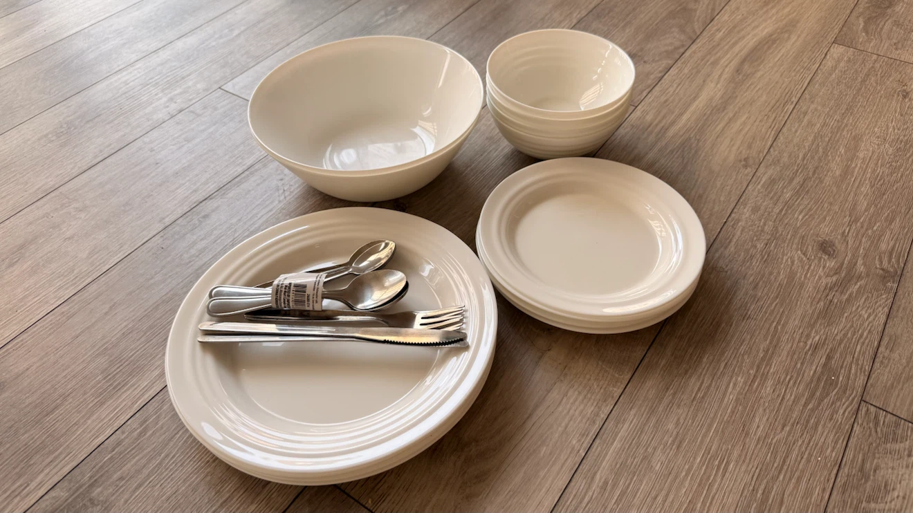 White Dinnerware Set