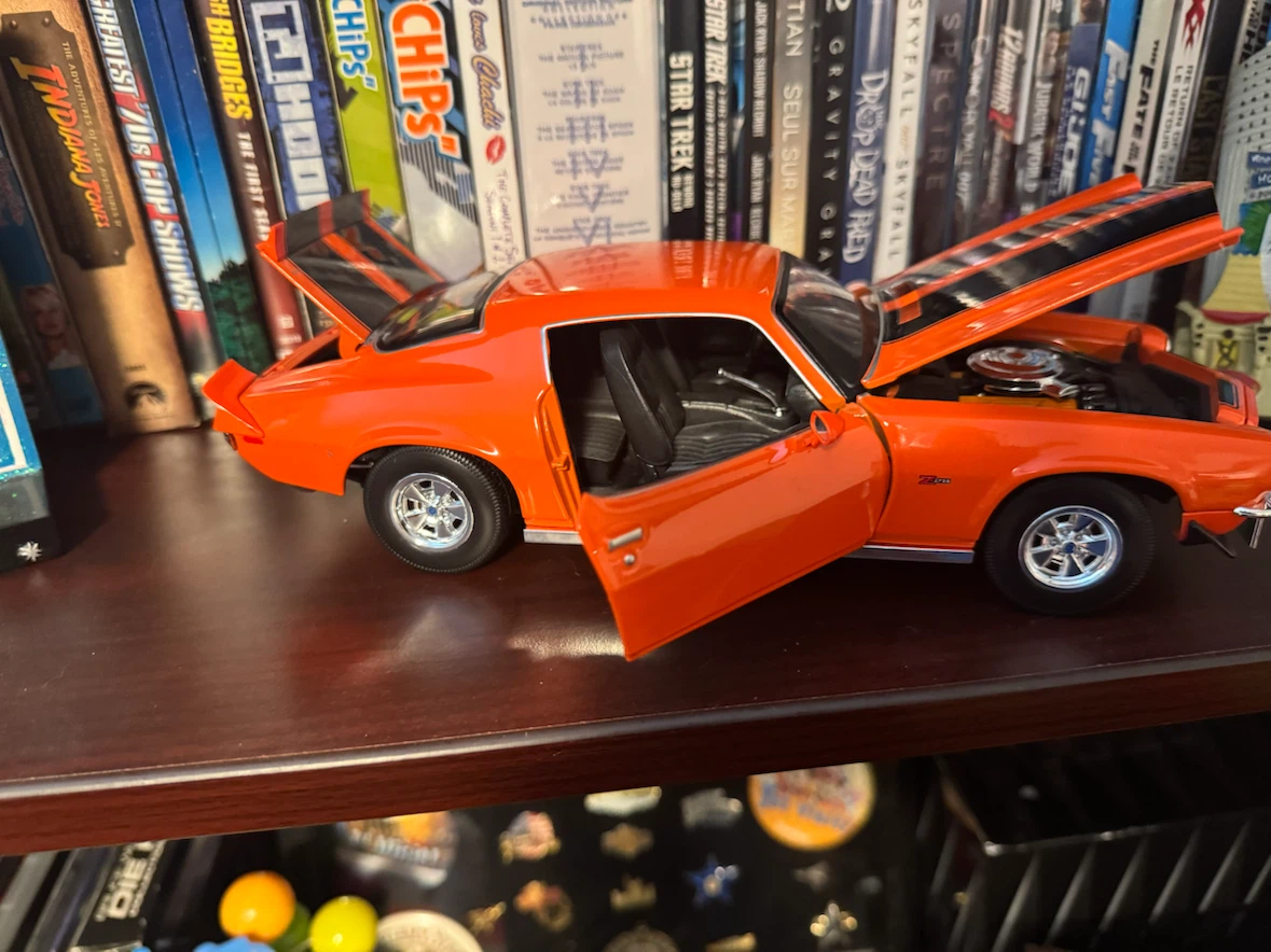 Diecast Camaro. 1/18th scale. - photo 2