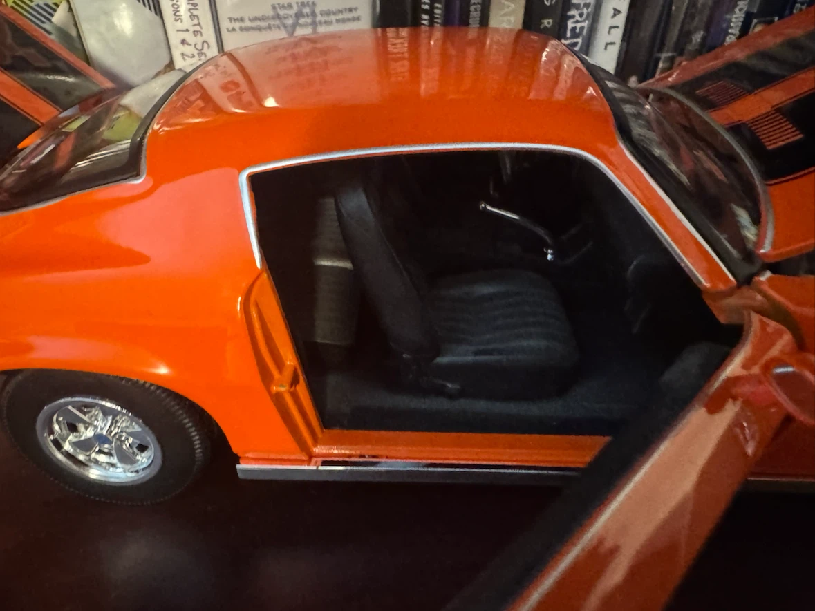 Diecast Camaro. 1/18th scale. - photo 4