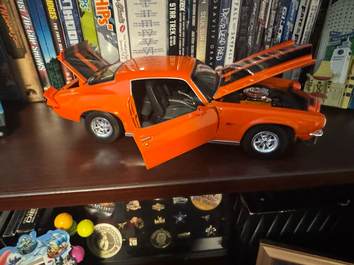 Diecast Camaro. 1/18th scale. - photo 5