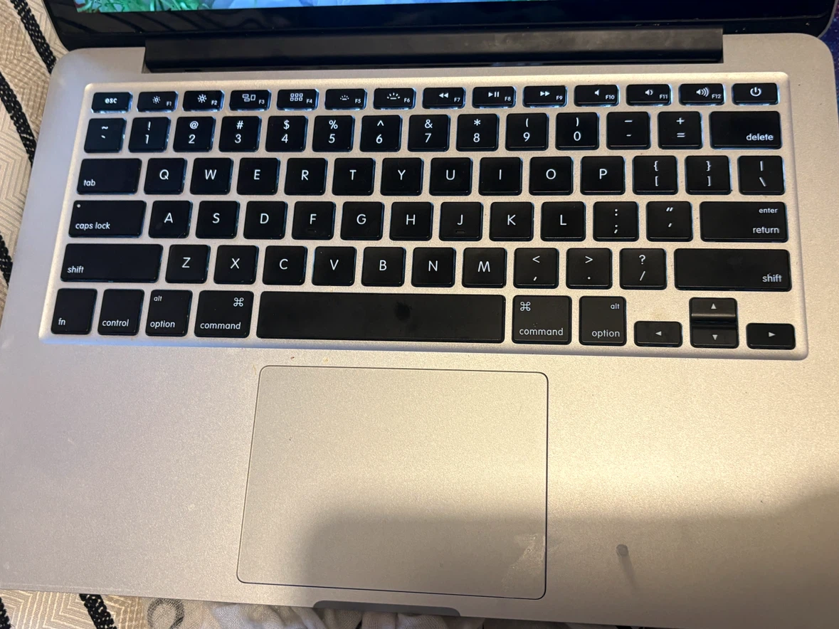 Apple MacBook Pro Laptop - photo 2