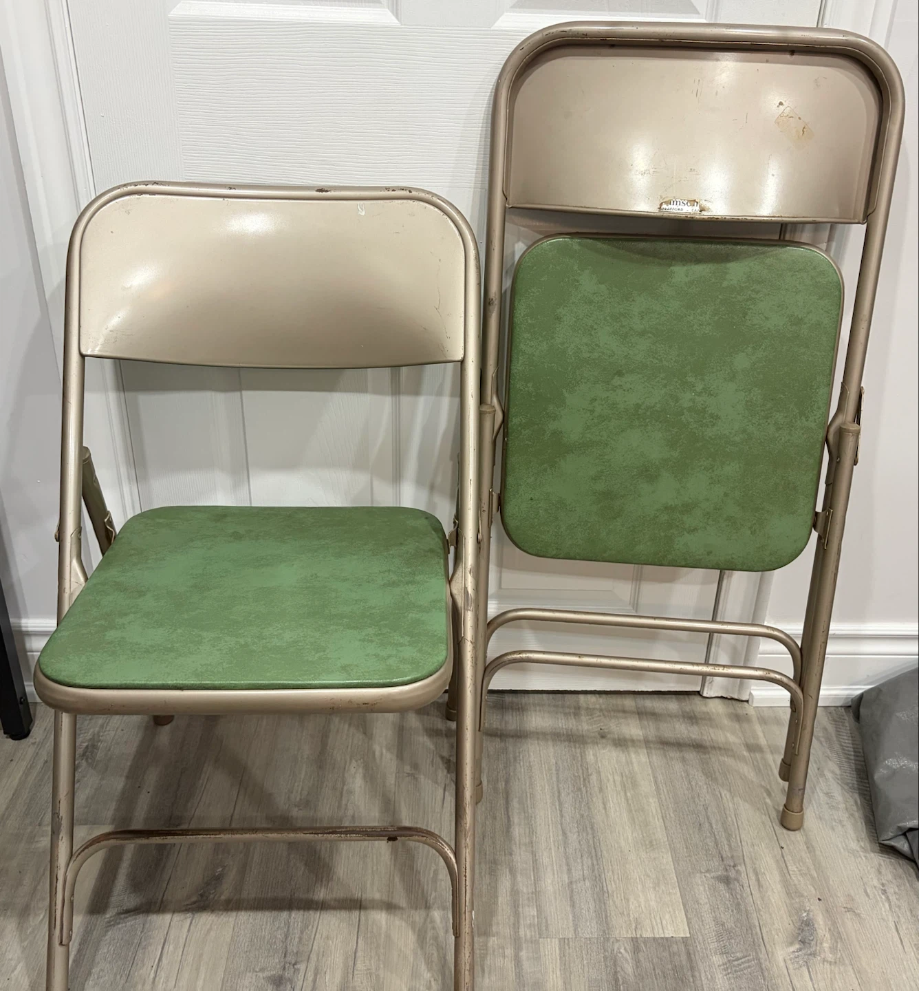 Set of 2 Folding Chairs