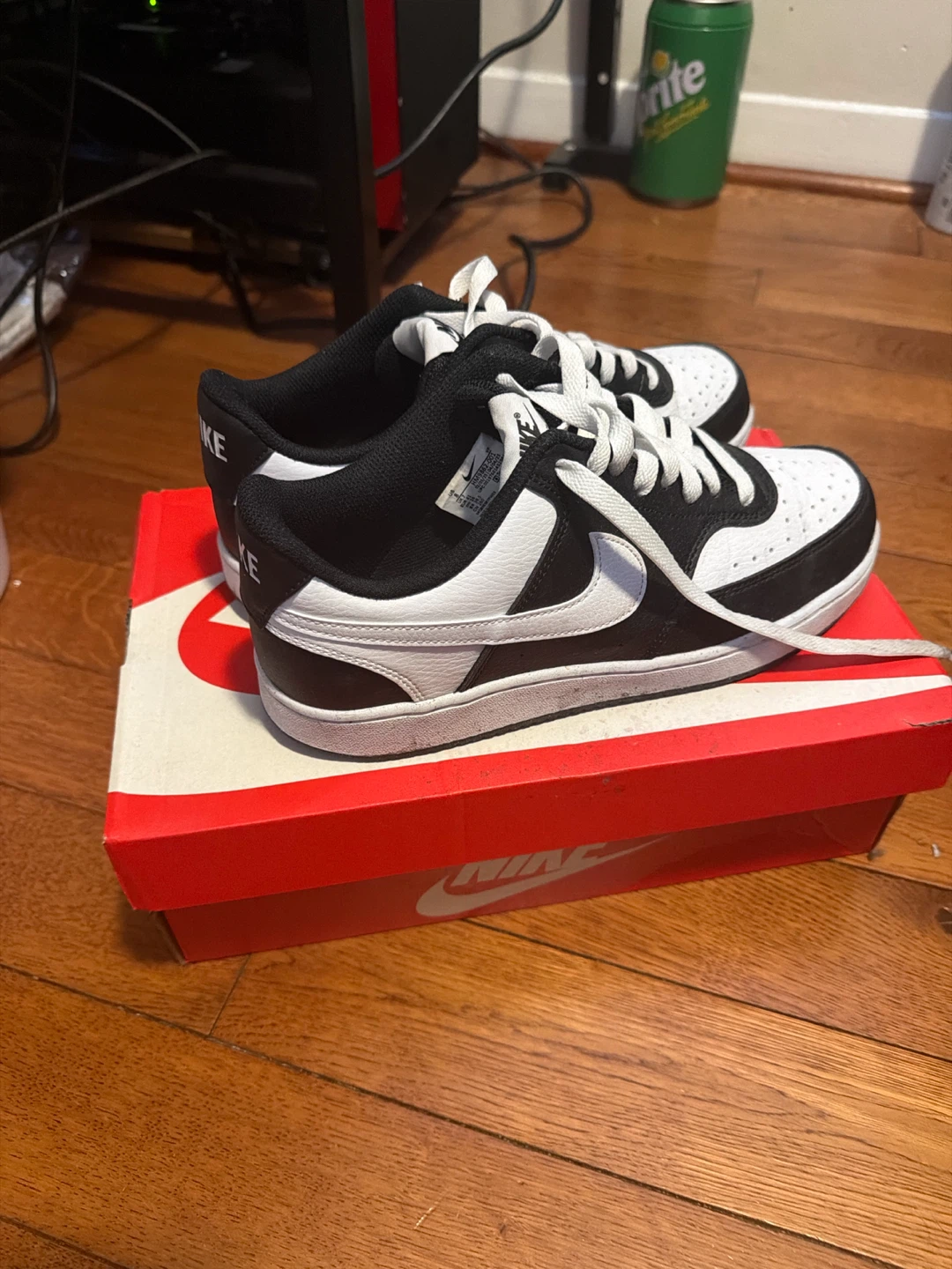 Selling size 8 Nike Court