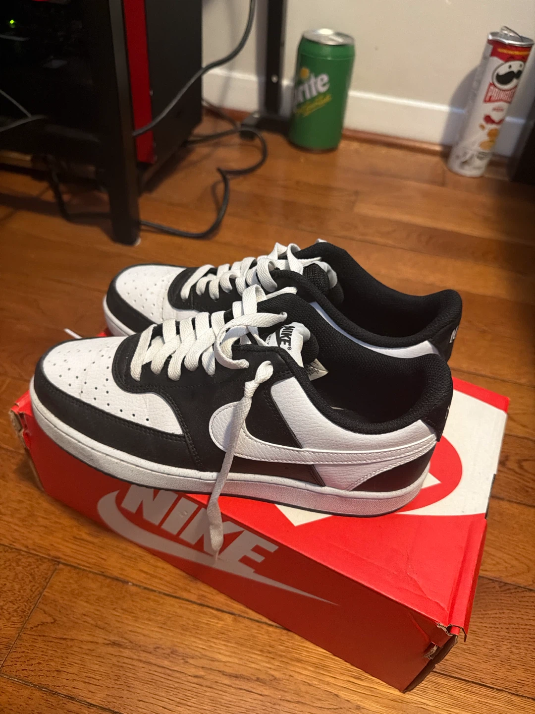 Selling size 8 Nike Court - photo 3