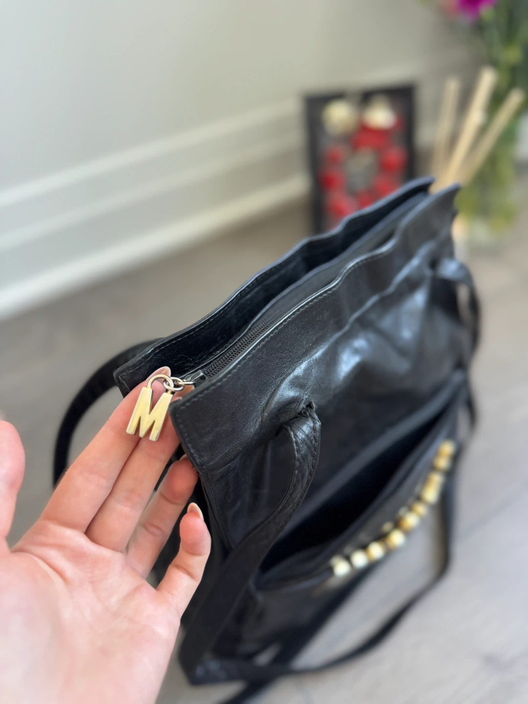 Moschino Vintage Black Leather Shoulder Bag with Gold Logo - photo 4