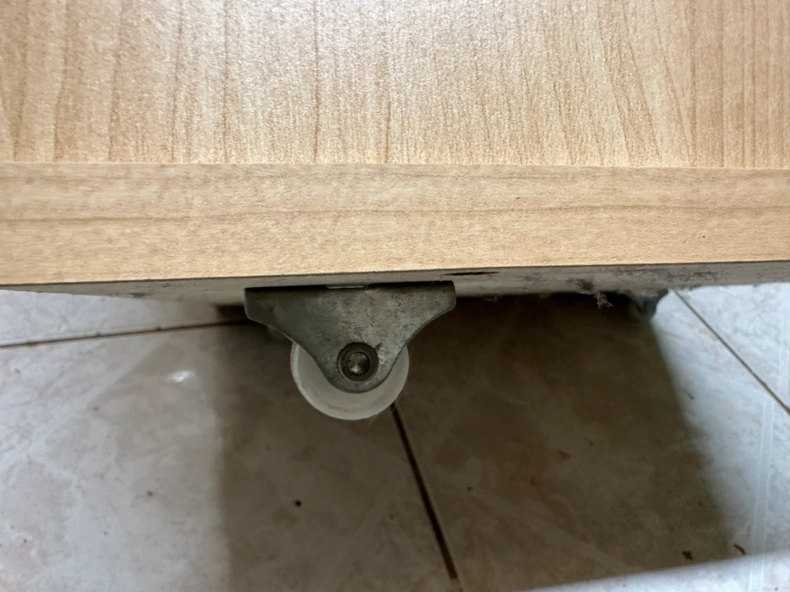 Compact 3‑drawer rolling cabinet in great condition - photo 4