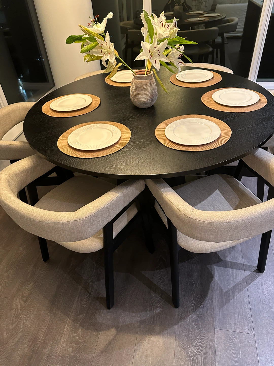Hardwood 6 Seater Round Dining Table - photo 5