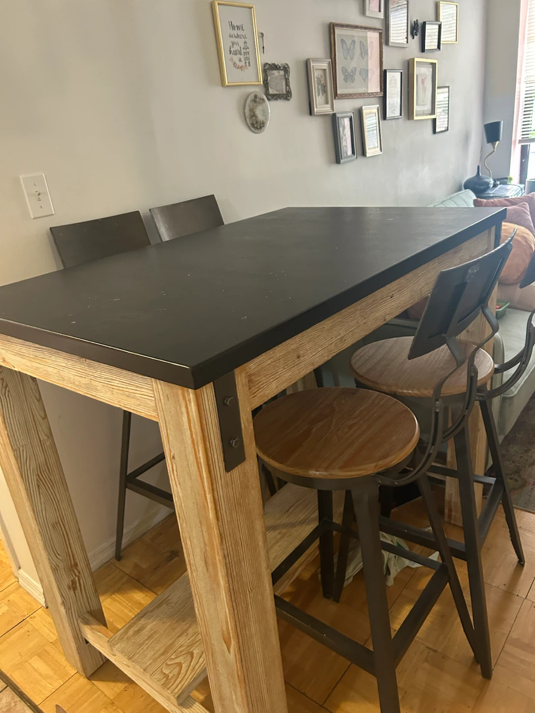 Rustic m Bar Table with (4) Chairs