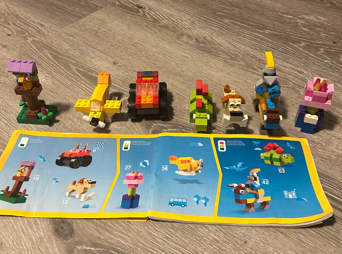 LEGO Classic Basic Brick Set 11002 + Extra