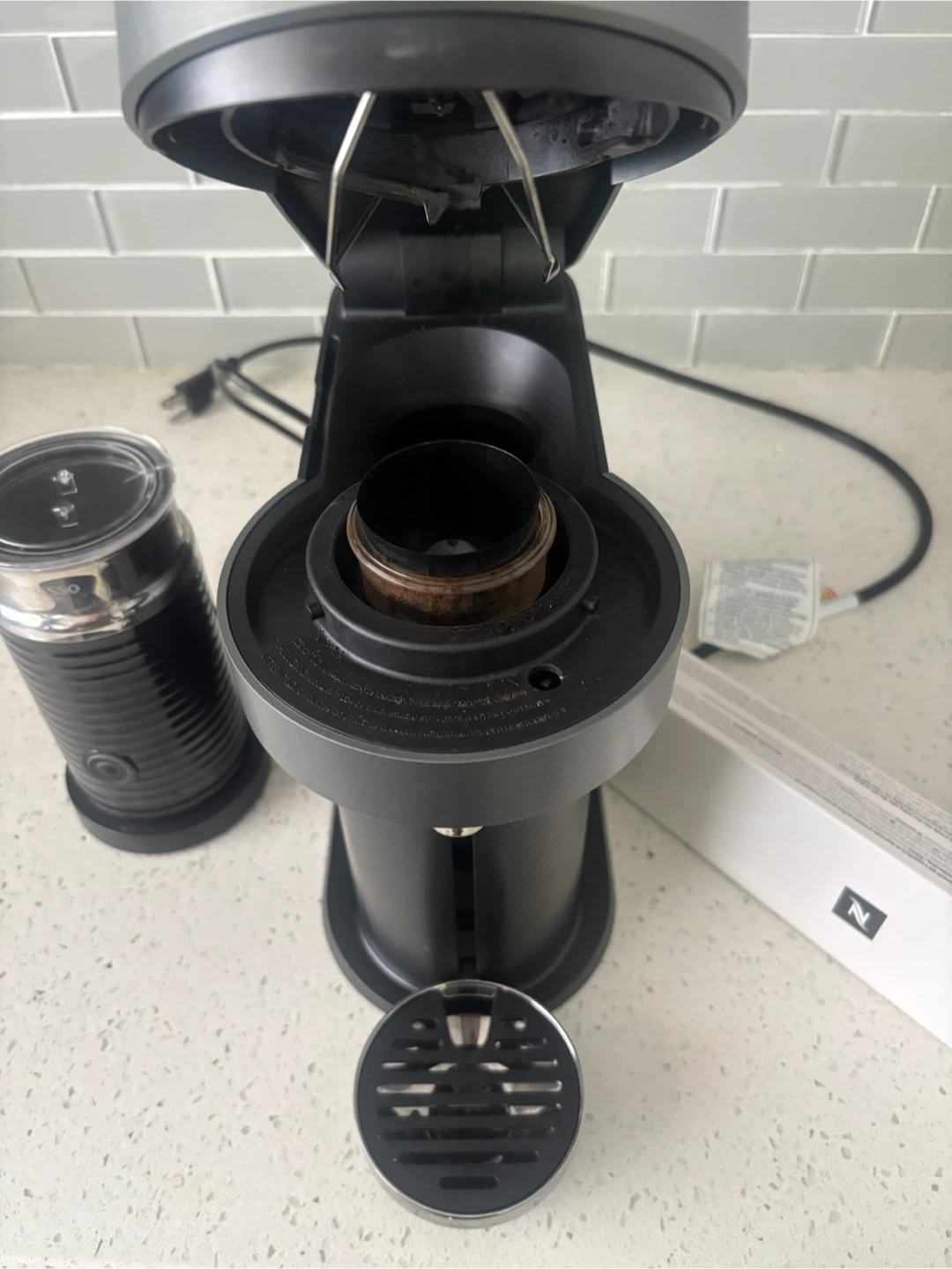 Nespresso Vertuo Coffee Machine with Aeroccino Milk Frother - photo 3
