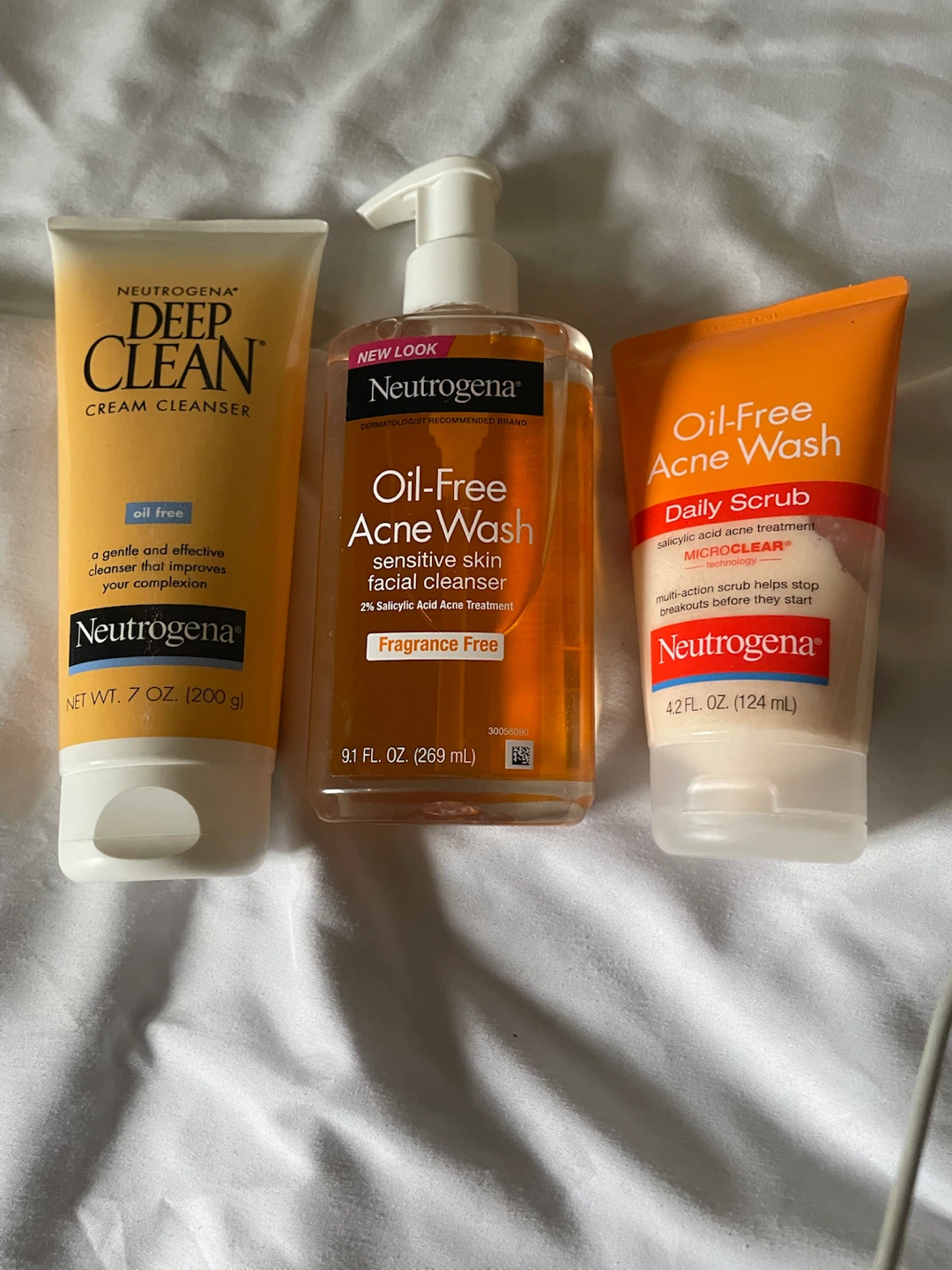 Neutrogena Set: Face wash’s & Daily Scrub