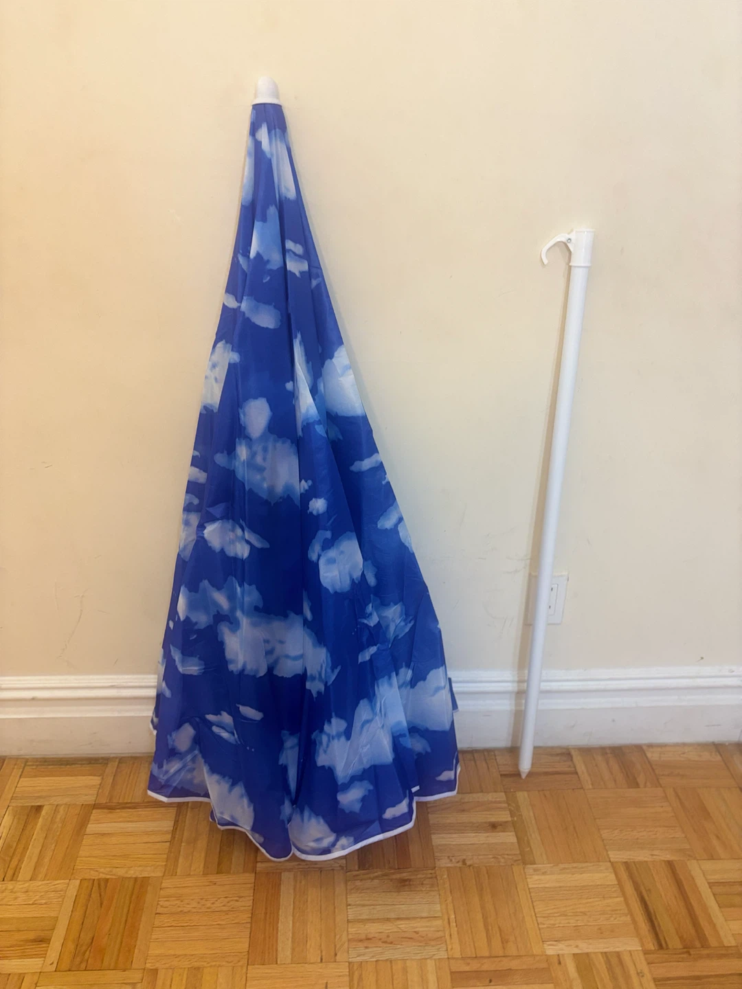 Blue Cloud Beach Umbrella with Pole