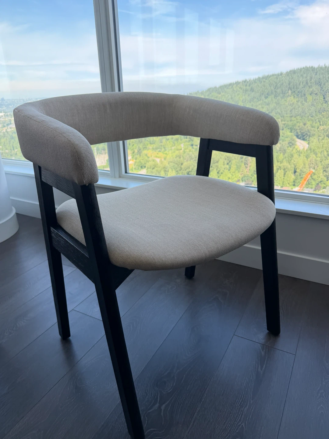 6 Beautiful dining chairs