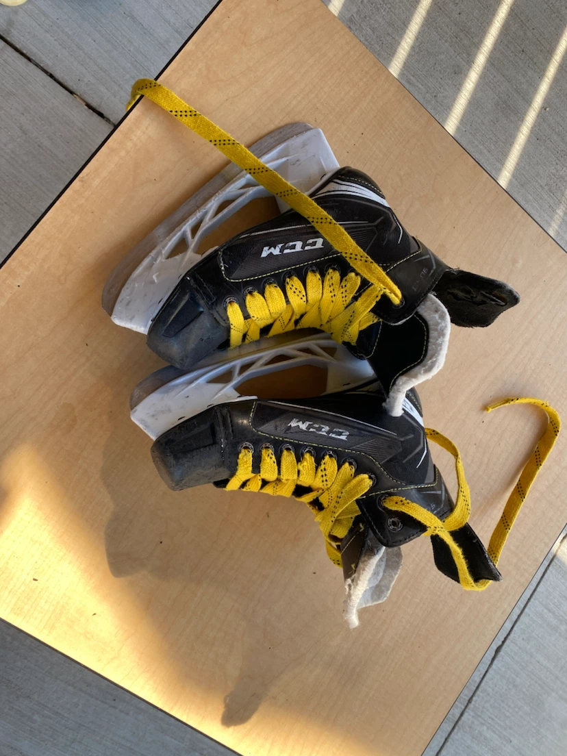 CCM Tacks Hockey Skates Size 4 Youth - photo 5