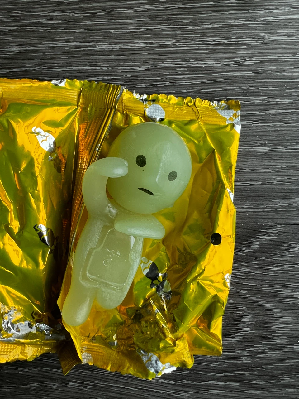 Smiski Hipper Decorative Mini Figure - Glow in the Dark - photo 2