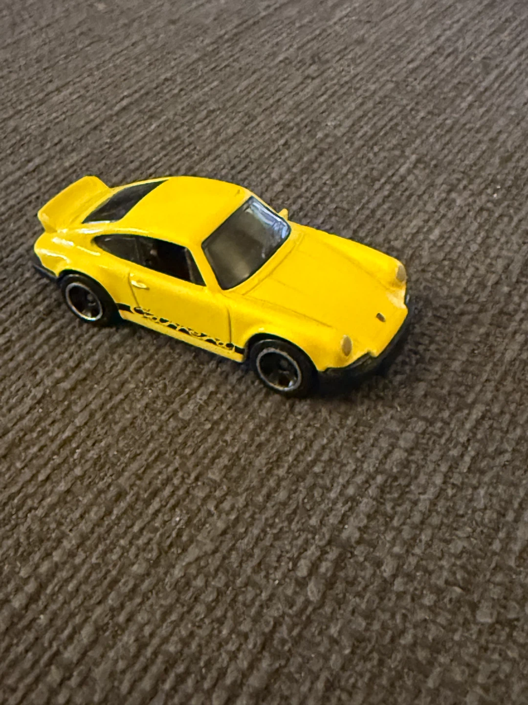 Hot Wheels Yellow Porsche 911 Carrera RS 2.7 Diecast Car