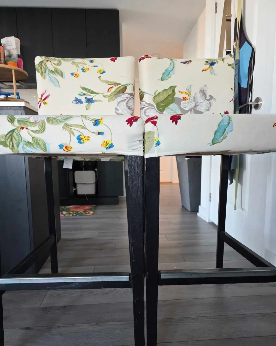 Bar stools (4) floral pattern