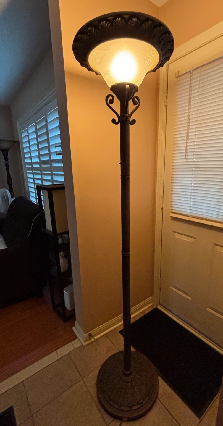 Vintage solid metal Floor Lamp (6 feet) with intricate designs