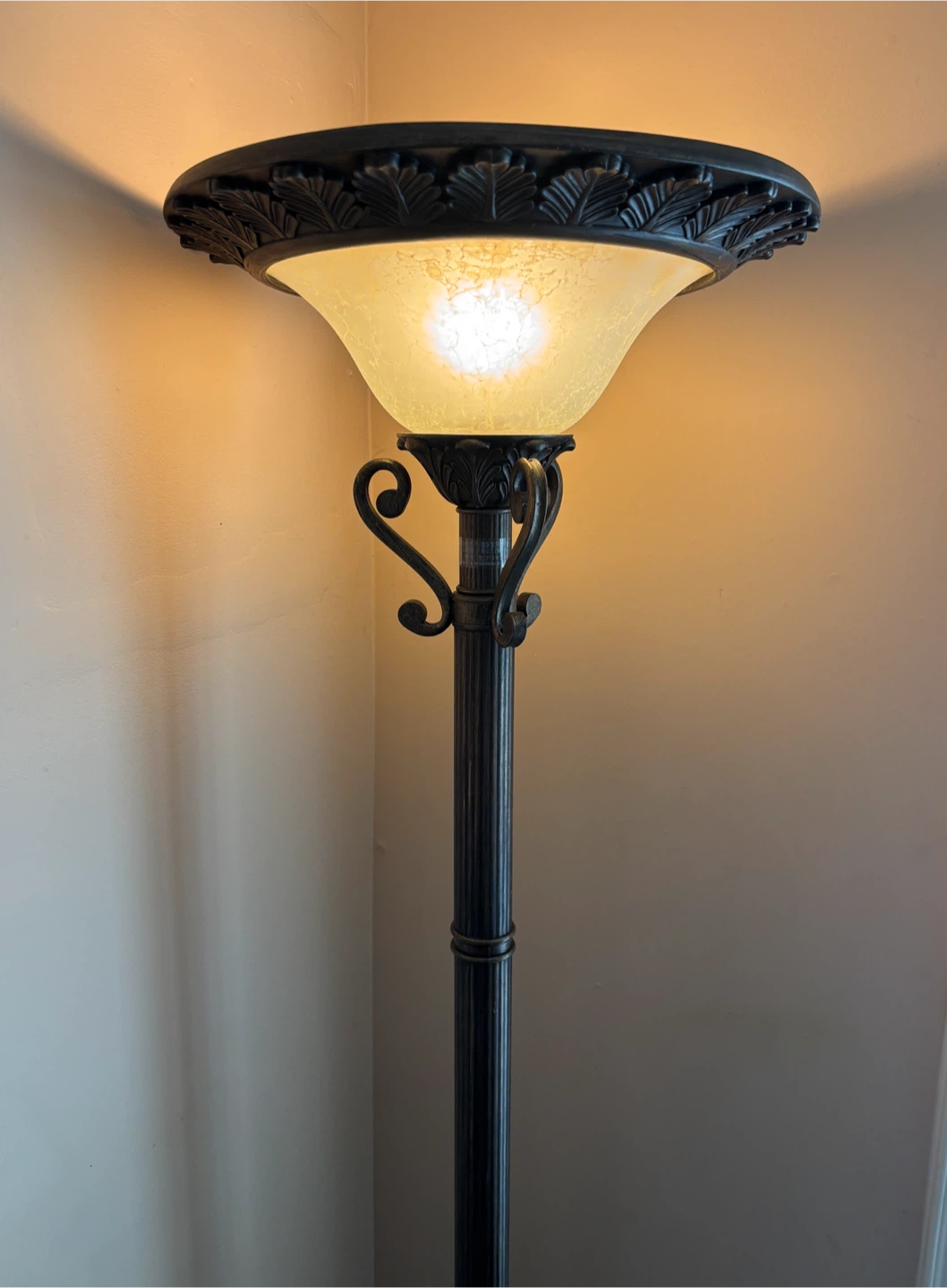 Vintage solid metal Floor Lamp (6 feet) with intricate designs - photo 2