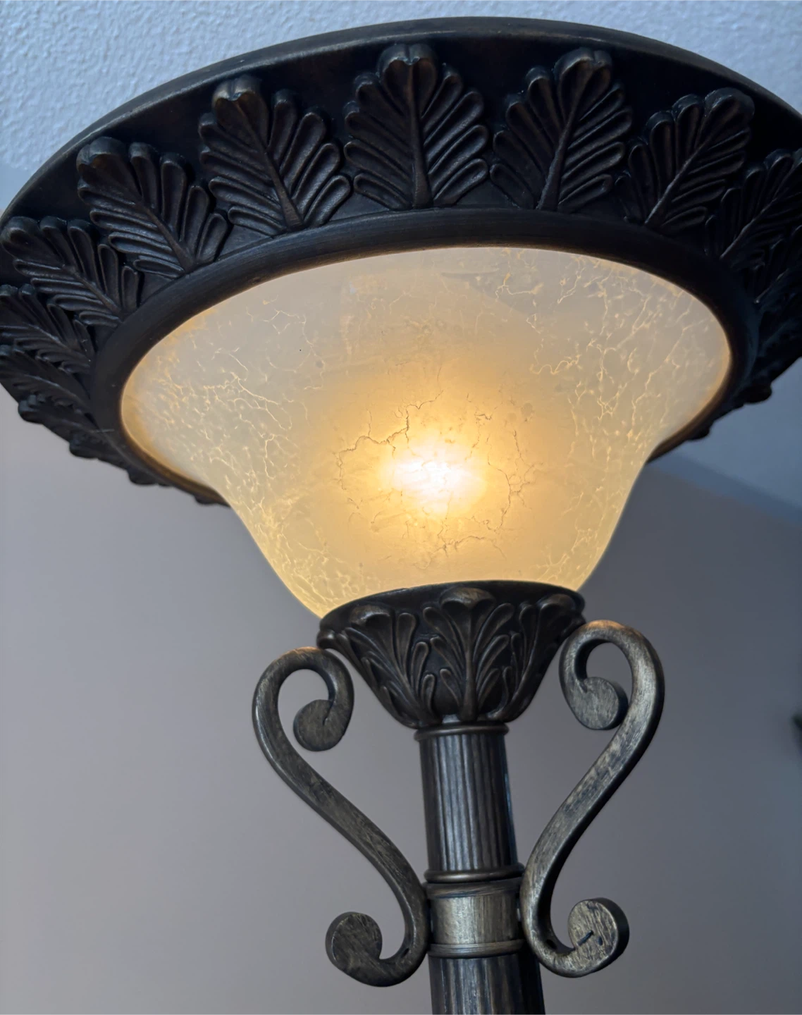 Vintage solid metal Floor Lamp (6 feet) with intricate designs - photo 3