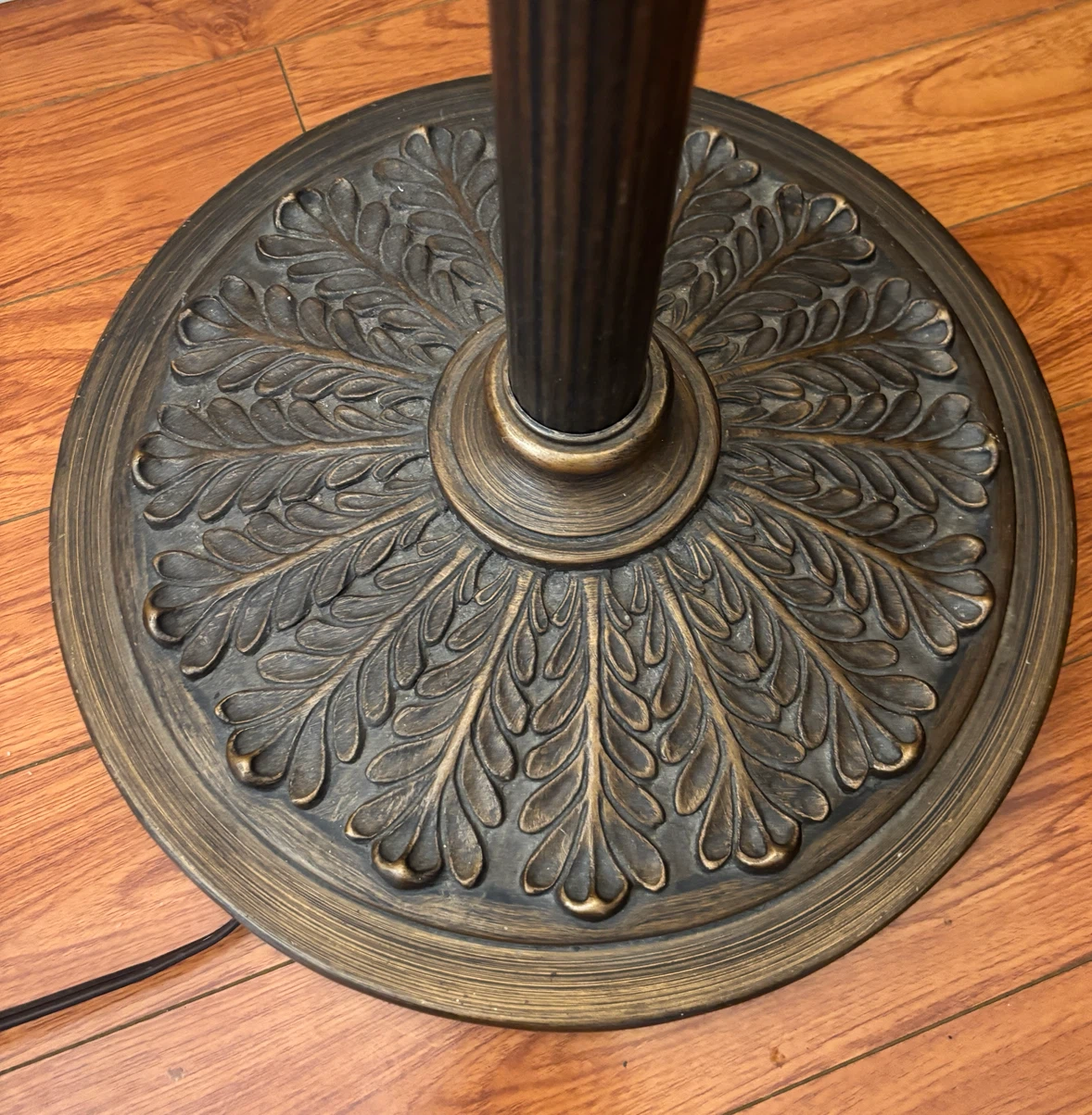 Vintage solid metal Floor Lamp (6 feet) with intricate designs - photo 4
