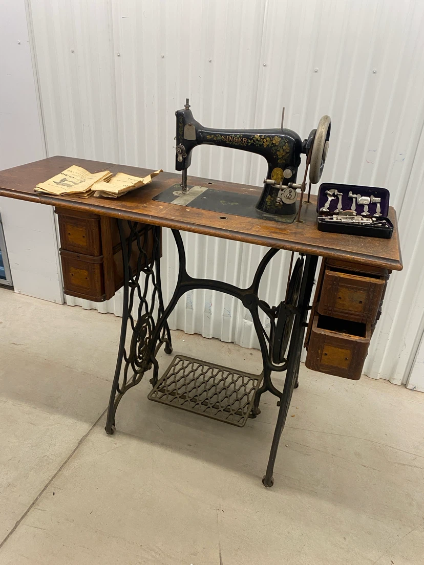 Antique Singer Seeing Machine Style No. 27