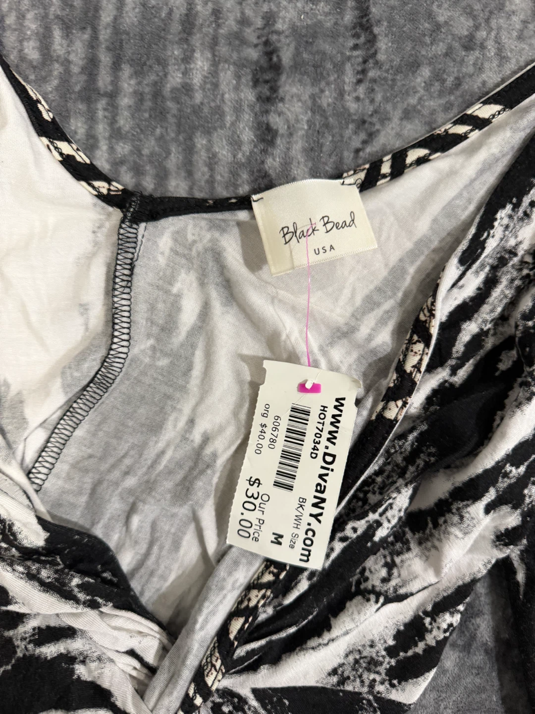 Black Bead USA Women's Black & White Print V-Neck Dress Size M - photo 2