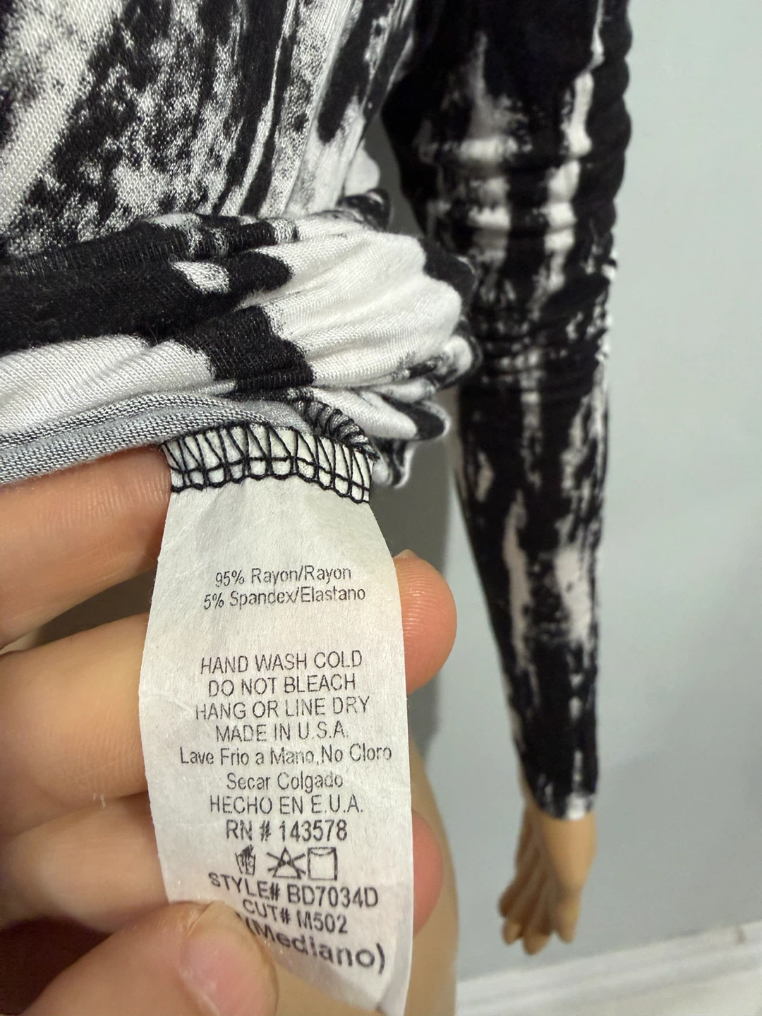 Black Bead USA Women's Black & White Print V-Neck Dress Size M - photo 3