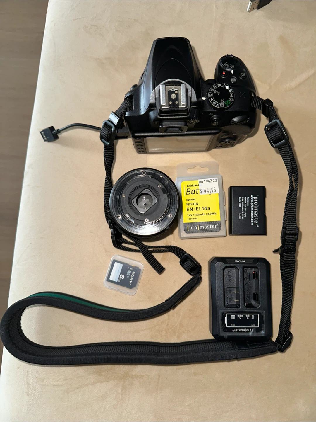 Nikon D3400 DX VR AF-P NIKKOR 18-55mm f/3.5-5.6G Lens