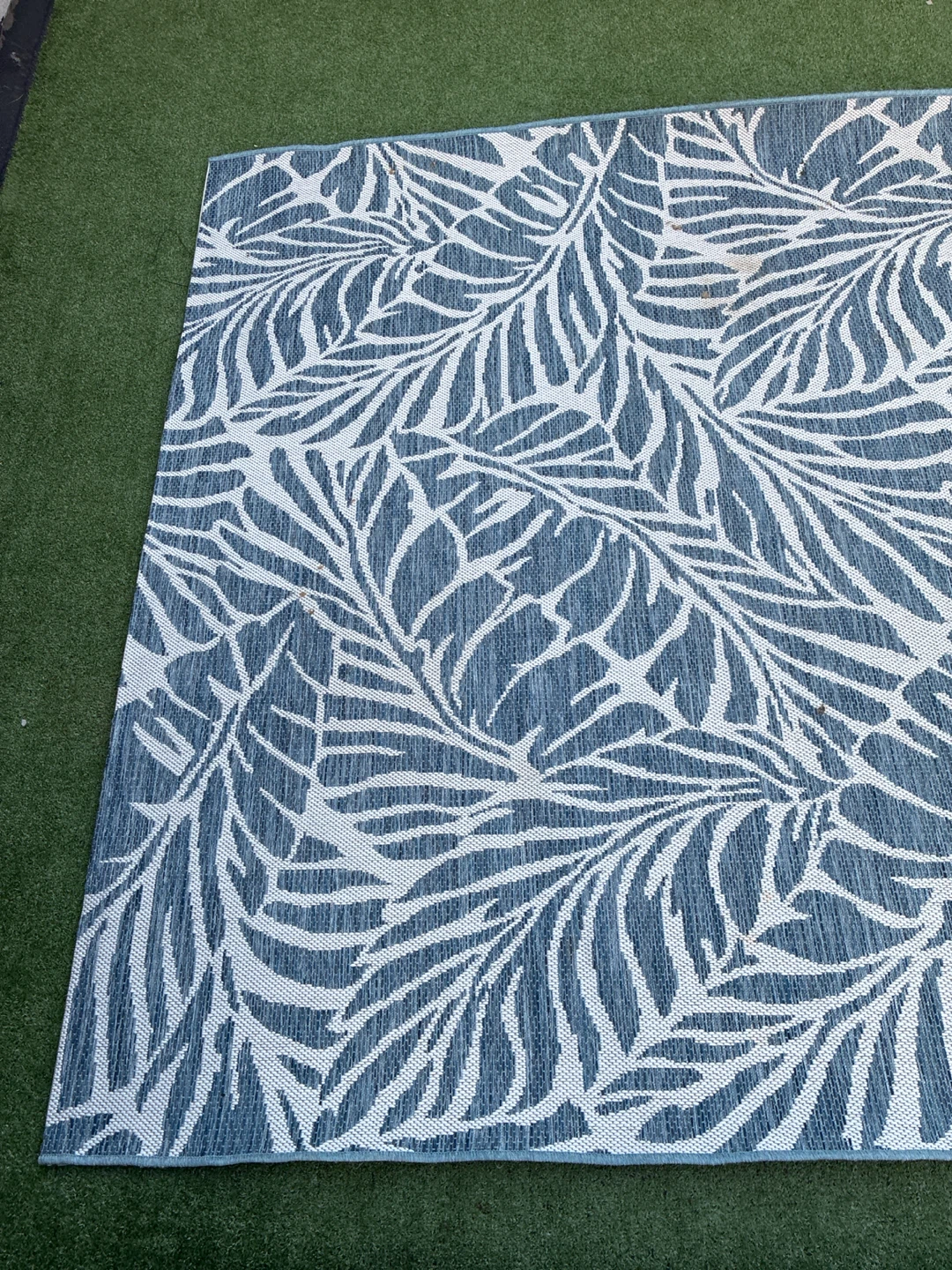 Outdoor Blue and White Leaf Pattern Area Rug - photo 2