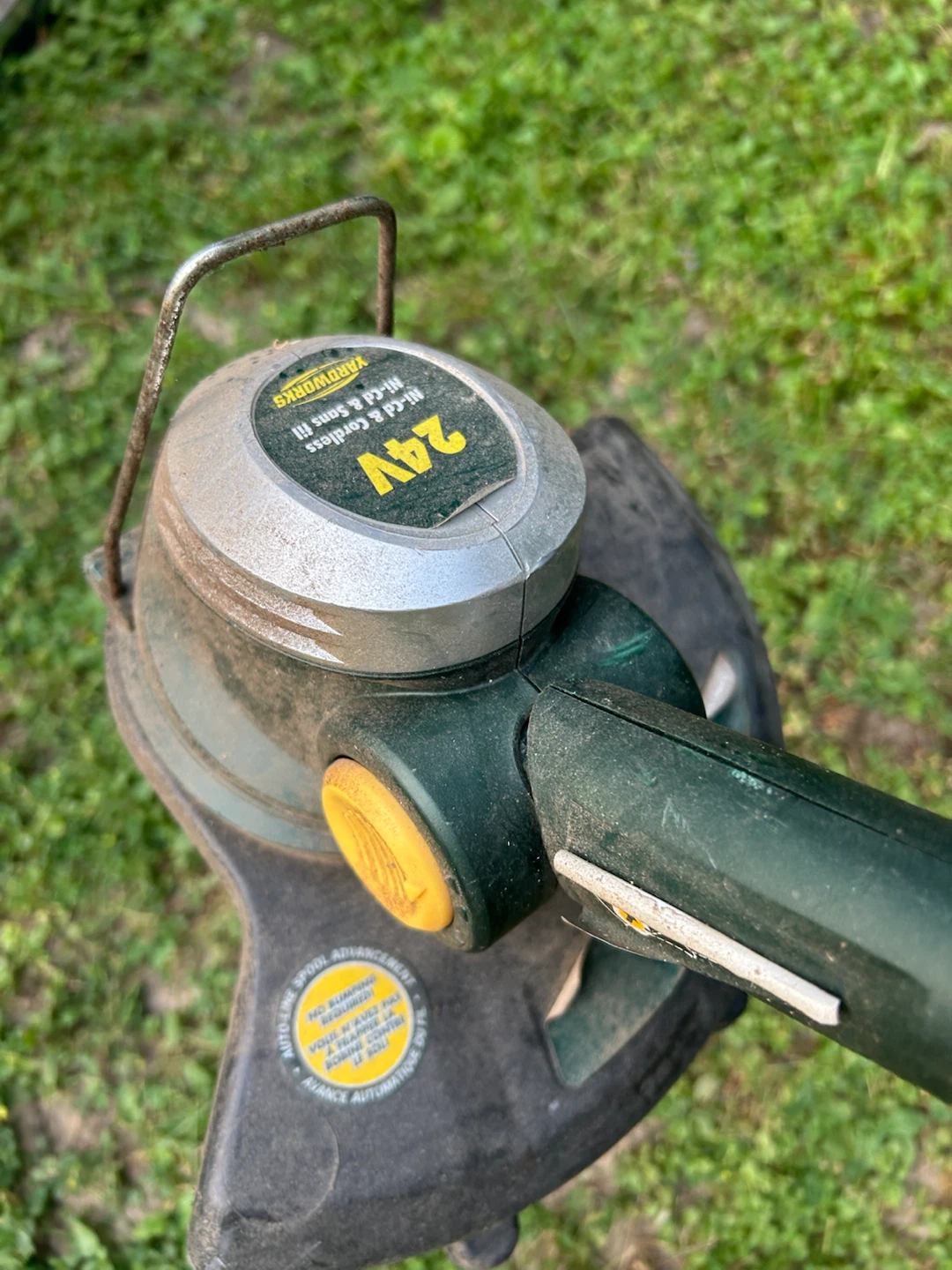 Yardworks 24V Cordless Grass Trimmer/Edger