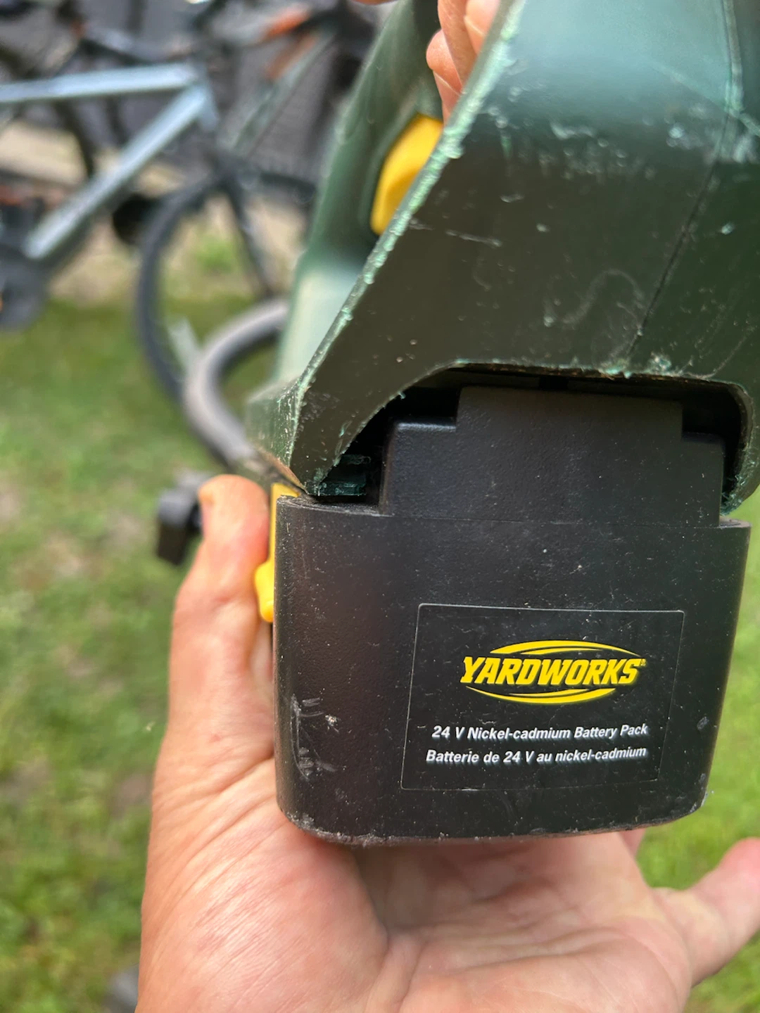 Yardworks 24V Cordless Grass Trimmer/Edger - photo 2