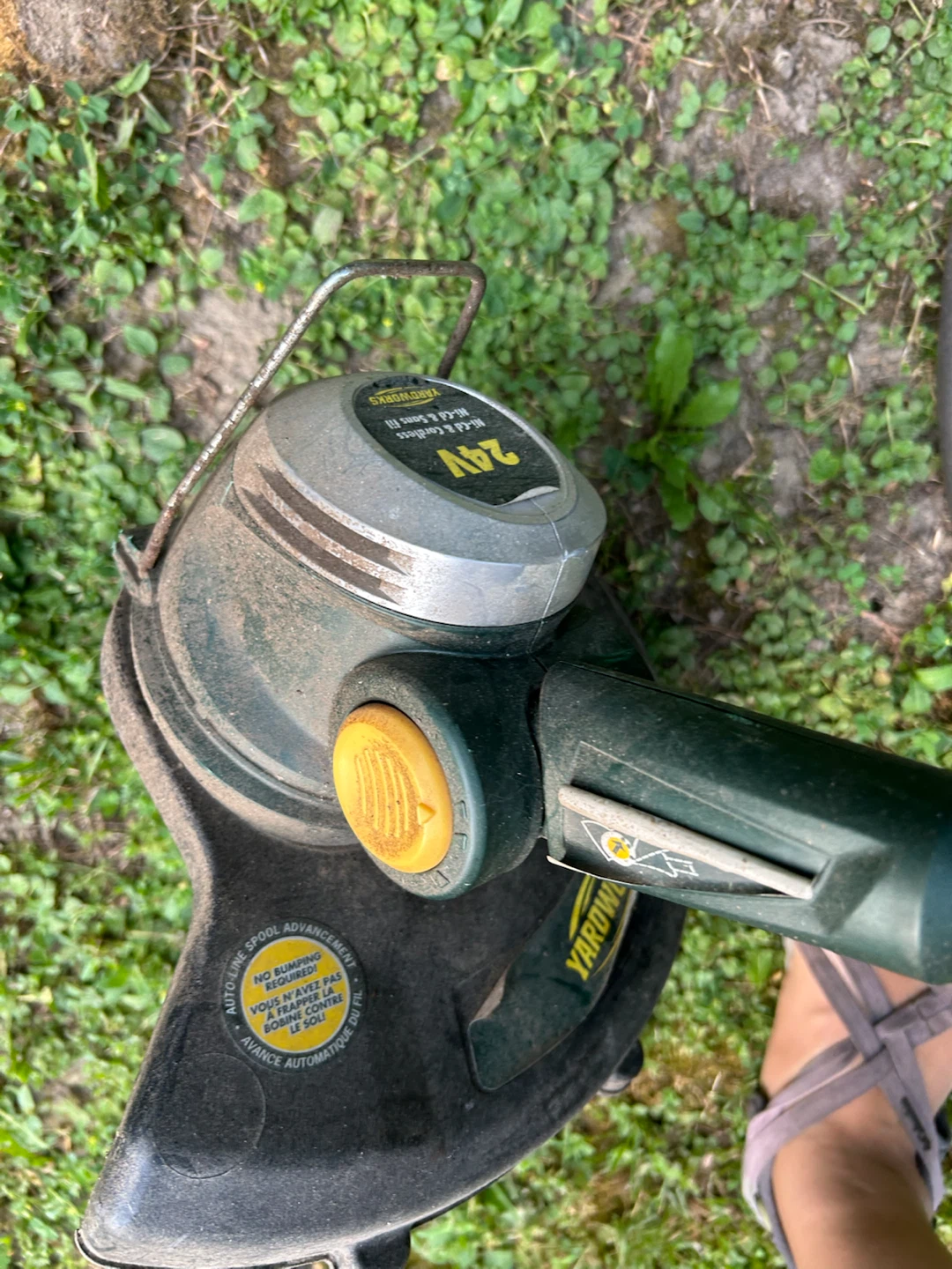 Yardworks 24V Cordless Grass Trimmer/Edger - photo 4
