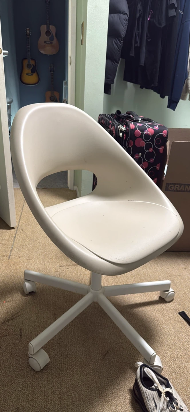 White light up vanity + rolling chair (read description) - photo 4