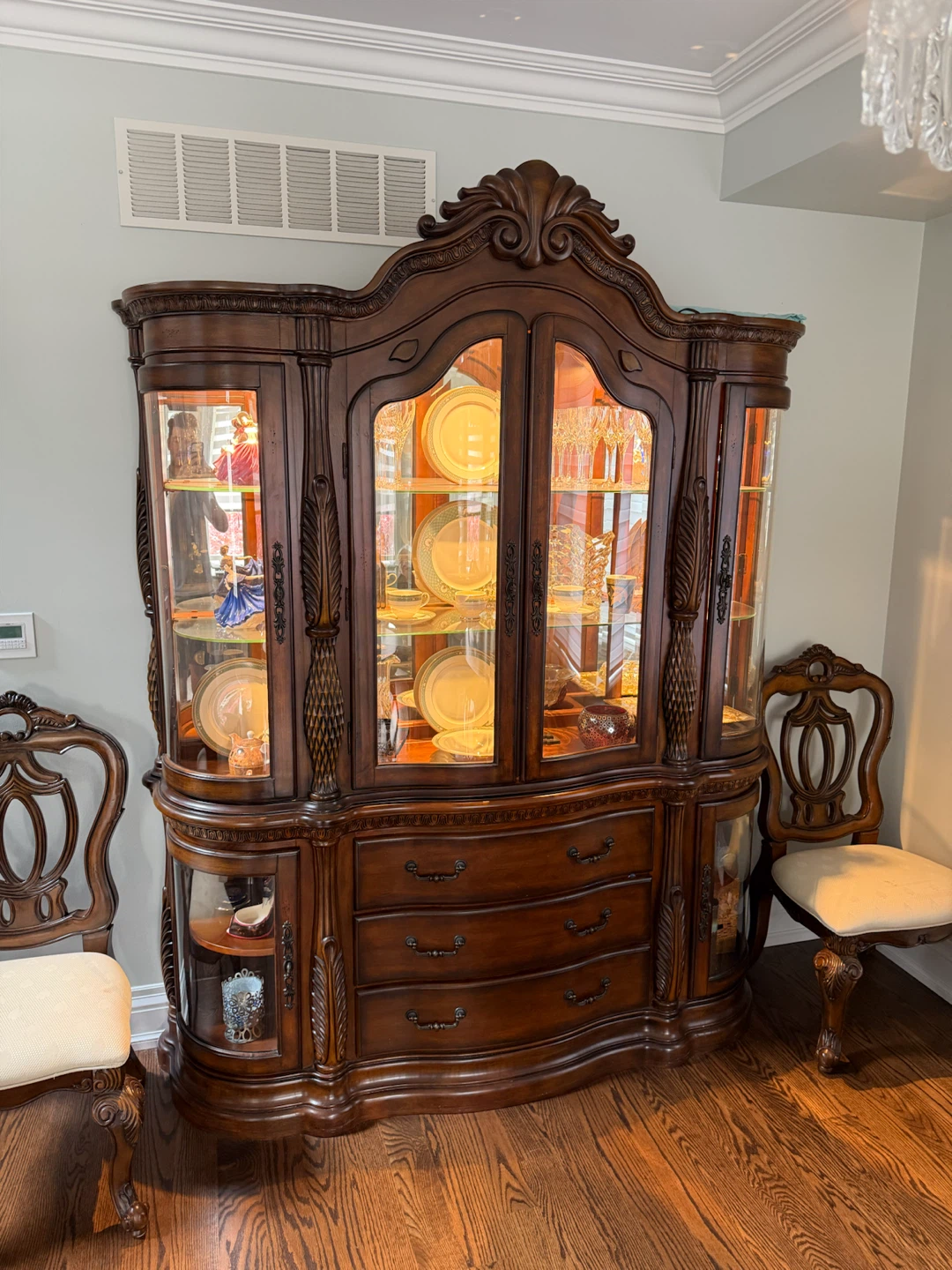 Traditional Dining Room Set